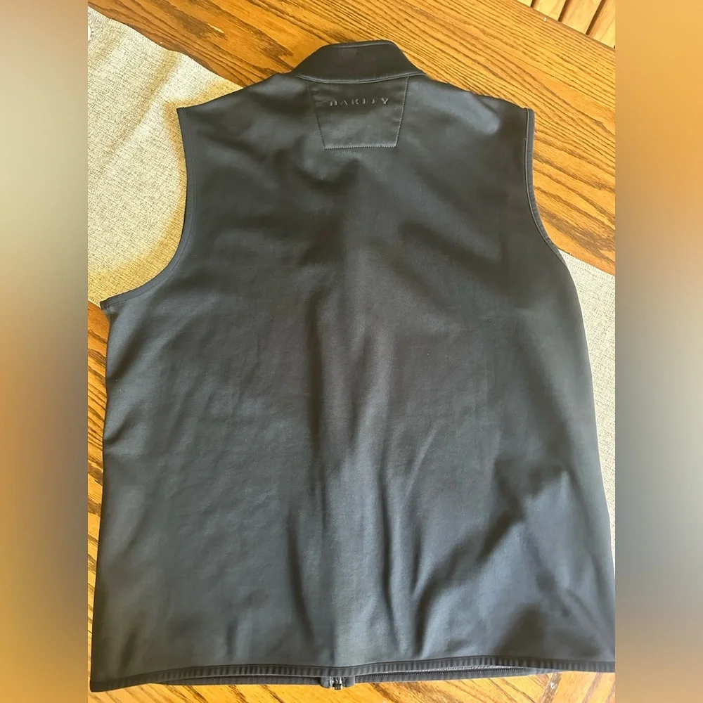 Men’s Oakley Range 2.0 Golf Vest - Picture 4 of 5